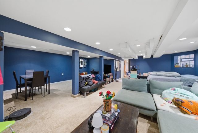 3531 N Oakley Avenue, Chicago, IL 60618