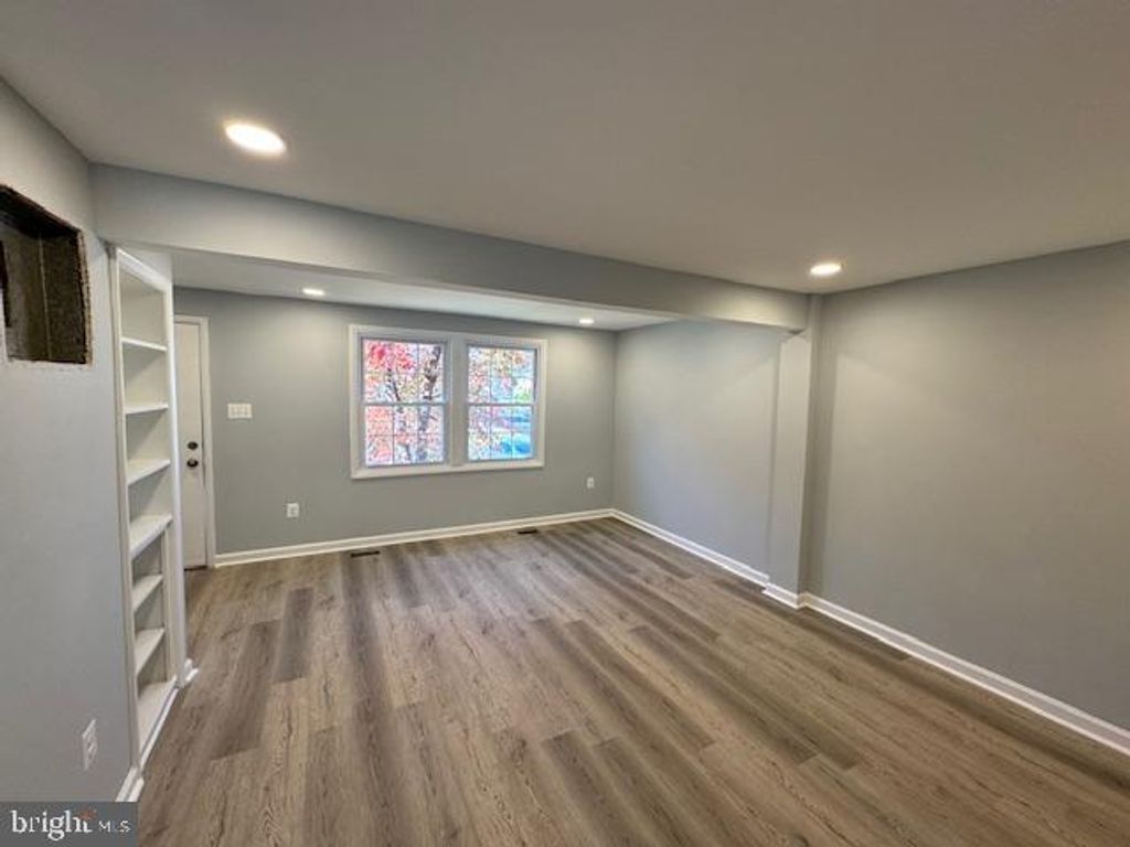 Image 5 of property listing at 730 BAKER ST, Cumberland, MD 21502