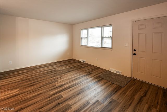 1095 Leslie Lane, Girard, OH 44420