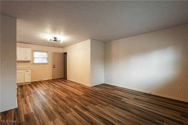 1095 Leslie Lane, Girard, OH 44420