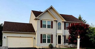 2040 WATERFALL DR, Hanover, PA 17331