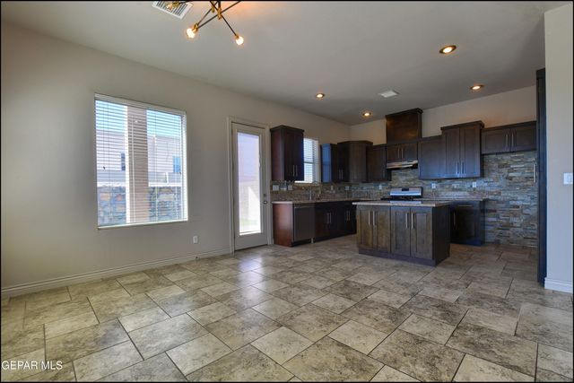 401 Ana Way B, El Paso, TX 79912