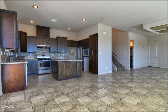 401 Ana Way B, El Paso, TX 79912