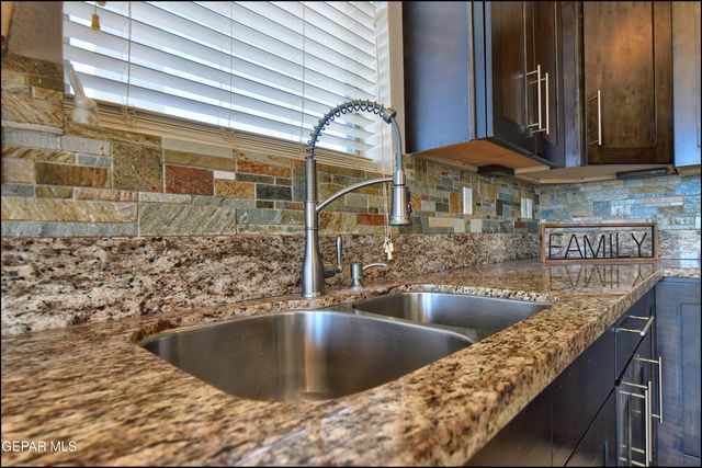 401 Ana Way B, El Paso, TX 79912