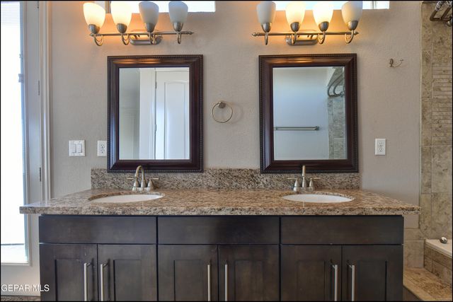 401 Ana Way B, El Paso, TX 79912