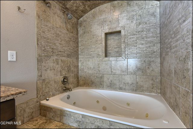 401 Ana Way B, El Paso, TX 79912