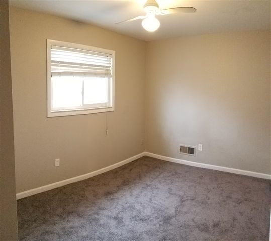 100 W Harwood Avenue, Madison Heights, MI 48071