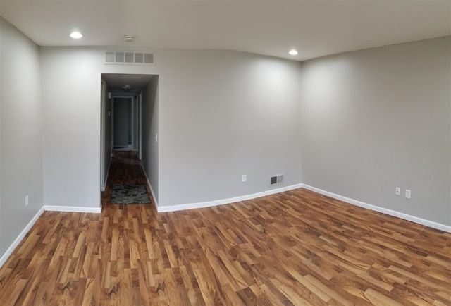 100 W Harwood Avenue, Madison Heights, MI 48071