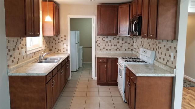 100 W Harwood Avenue, Madison Heights, MI 48071