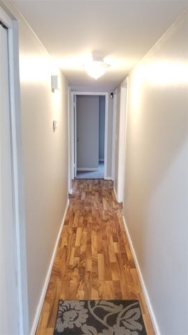 100 W Harwood Avenue, Madison Heights, MI 48071