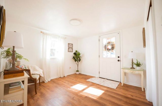 180 Johnson Rd, Oak Ridge, TN 37830