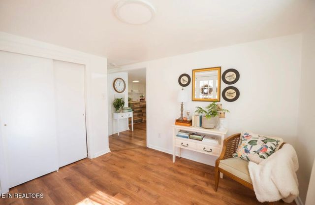 180 Johnson Rd, Oak Ridge, TN 37830