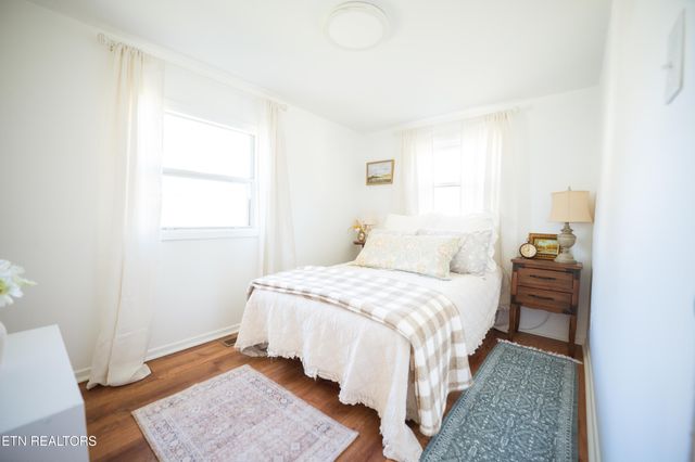 180 Johnson Rd, Oak Ridge, TN 37830