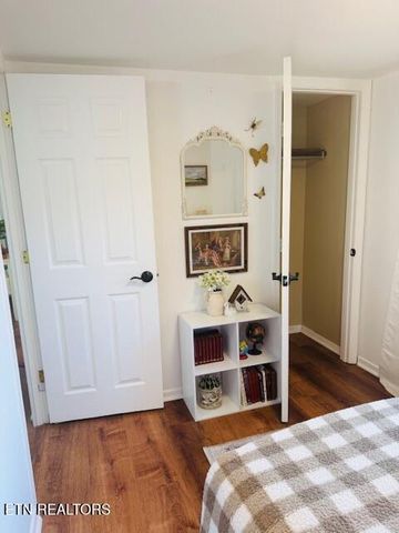 180 Johnson Rd, Oak Ridge, TN 37830