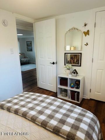 180 Johnson Rd, Oak Ridge, TN 37830