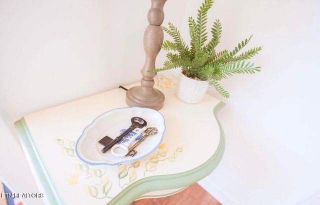 180 Johnson Rd, Oak Ridge, TN 37830