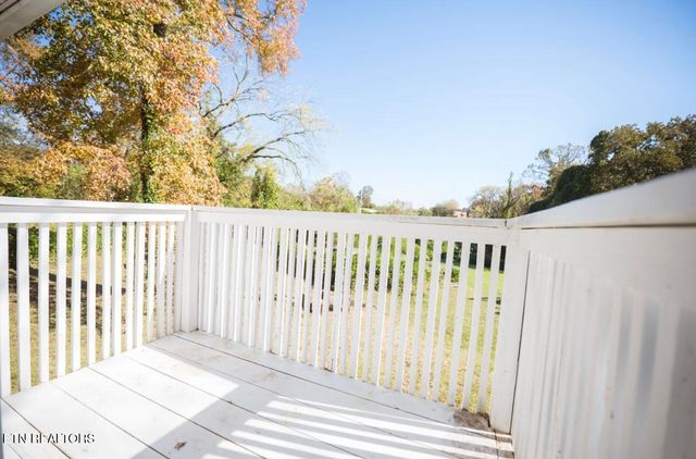 180 Johnson Rd, Oak Ridge, TN 37830