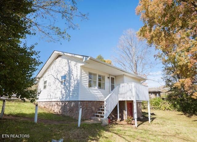 180 Johnson Rd, Oak Ridge, TN 37830