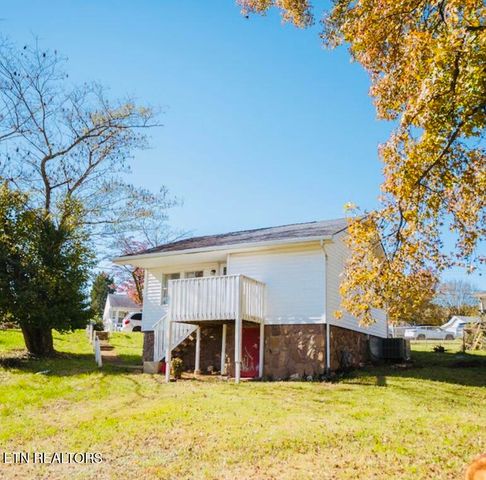 180 Johnson Rd, Oak Ridge, TN 37830