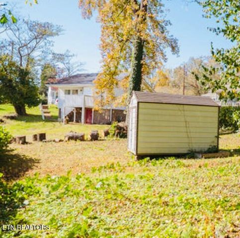 180 Johnson Rd, Oak Ridge, TN 37830