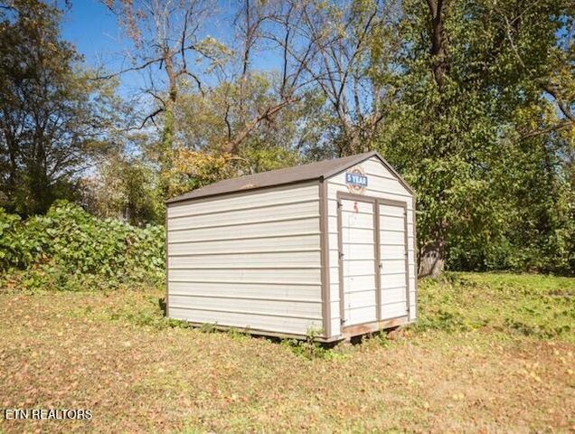 180 Johnson Rd, Oak Ridge, TN 37830