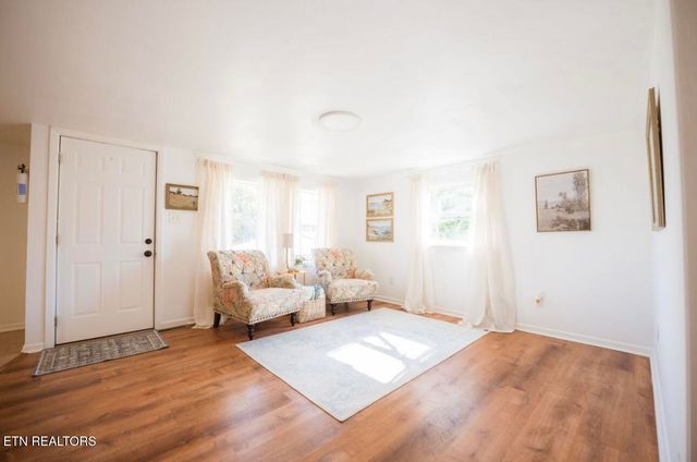 180 Johnson Rd, Oak Ridge, TN 37830