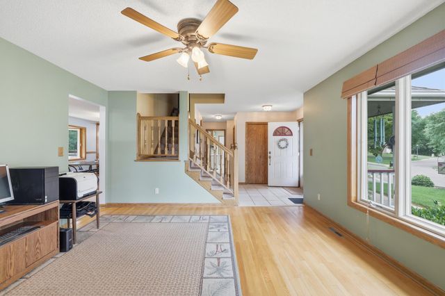 2217 Gentry Avenue N, Oakdale, MN 55128