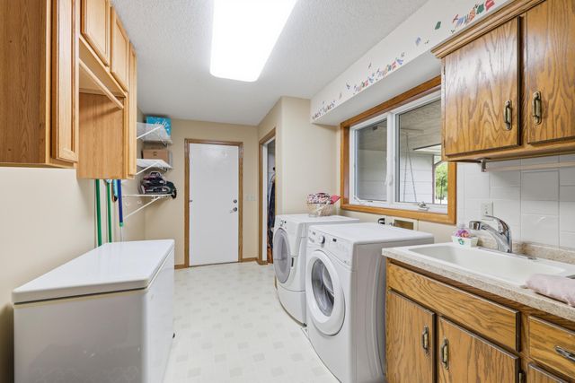2217 Gentry Avenue N, Oakdale, MN 55128