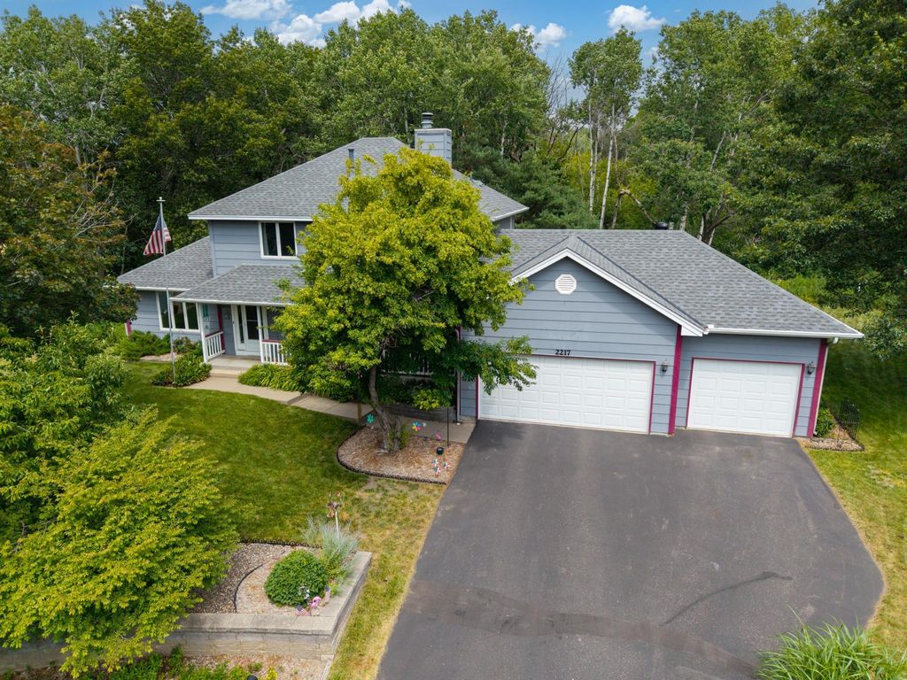 2217 Gentry Avenue N, Oakdale, MN 55128