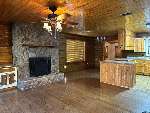 7315 Neches, Athens, TX 75752