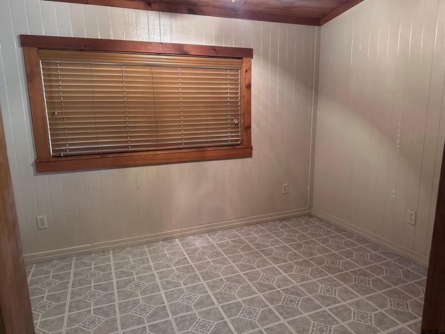 7315 Neches, Athens, TX 75752