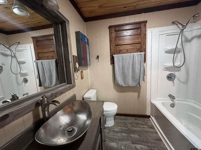 7315 Neches, Athens, TX 75752