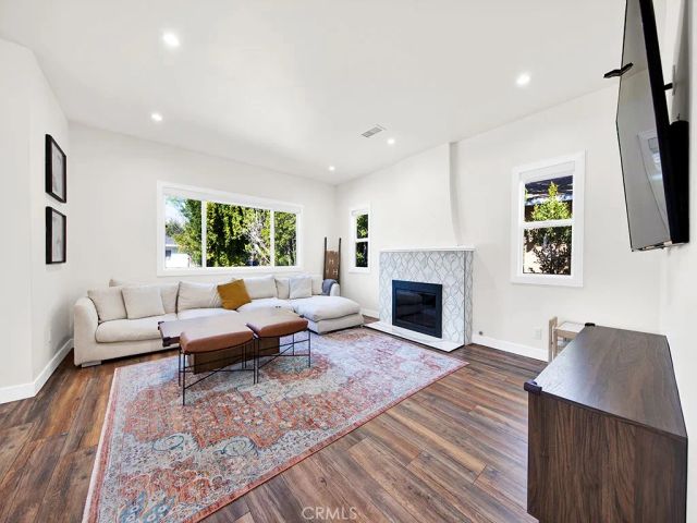 11260 Blix Street, North Hollywood, CA 91602