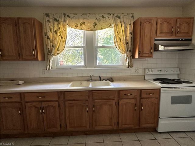 2718 Sedgewick Street, Winston-salem, NC 27127