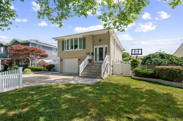 330 Granada Parkway, Lindenhurst, NY 11757