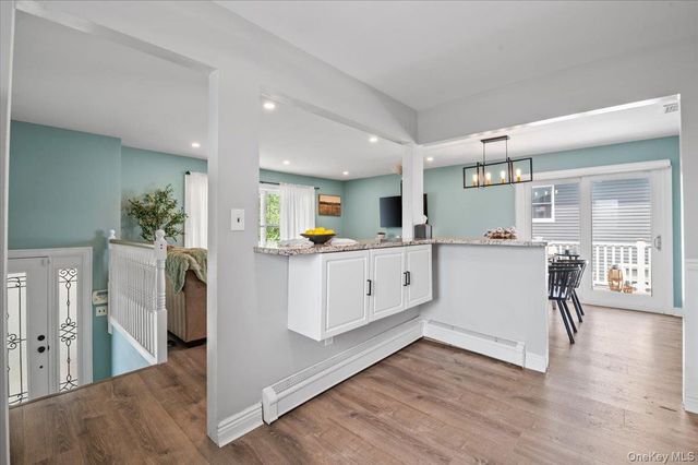 330 Granada Parkway, Lindenhurst, NY 11757