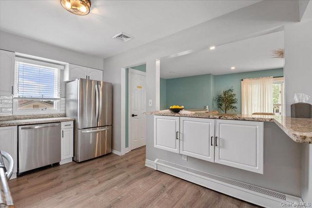 330 Granada Parkway, Lindenhurst, NY 11757