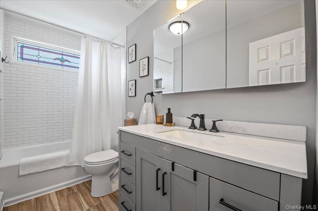 330 Granada Parkway, Lindenhurst, NY 11757