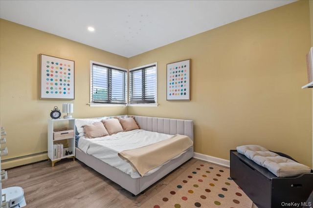 330 Granada Parkway, Lindenhurst, NY 11757