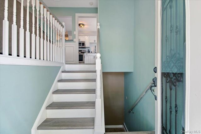 330 Granada Parkway, Lindenhurst, NY 11757