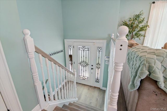 330 Granada Parkway, Lindenhurst, NY 11757