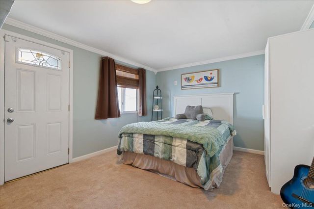 330 Granada Parkway, Lindenhurst, NY 11757