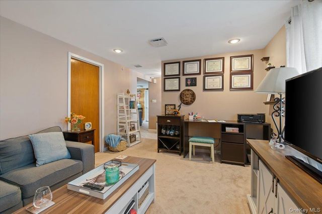 330 Granada Parkway, Lindenhurst, NY 11757