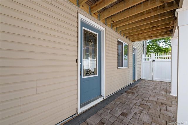 330 Granada Parkway, Lindenhurst, NY 11757