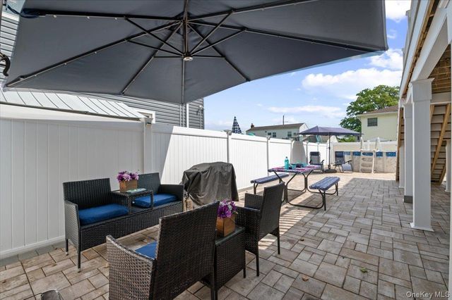 330 Granada Parkway, Lindenhurst, NY 11757