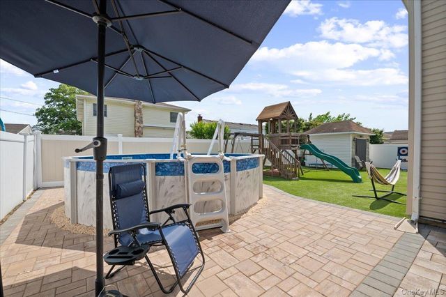 330 Granada Parkway, Lindenhurst, NY 11757
