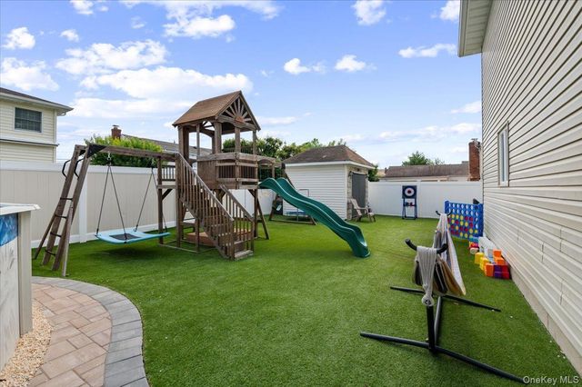 330 Granada Parkway, Lindenhurst, NY 11757