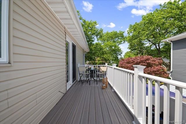 330 Granada Parkway, Lindenhurst, NY 11757