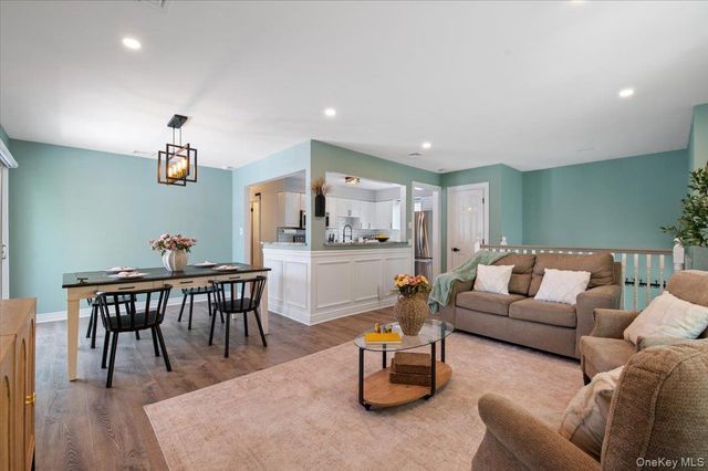 330 Granada Parkway, Lindenhurst, NY 11757