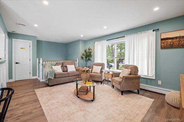 330 Granada Parkway, Lindenhurst, NY 11757